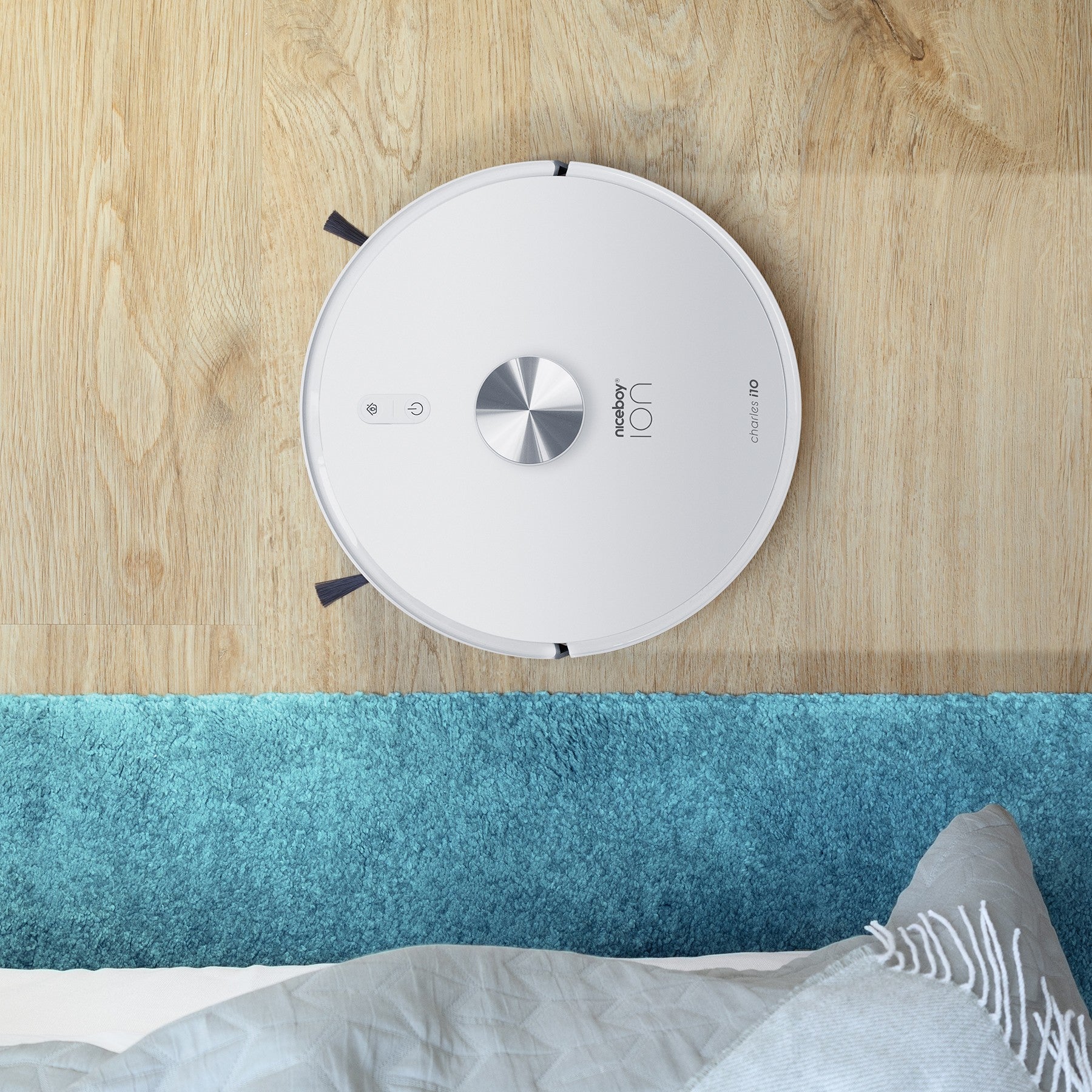 Charles i10 white
